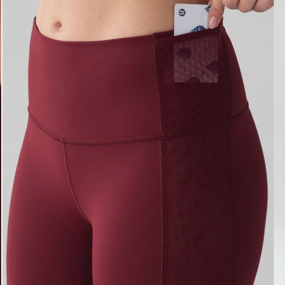 🍋Like New Lululemon Body Con Crop - Picture 4 of 13